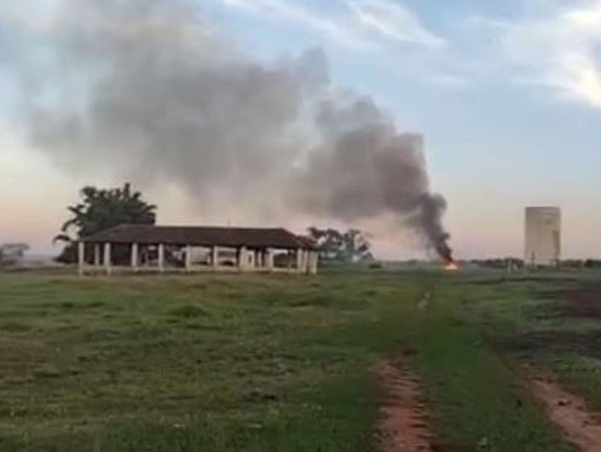 Un hélicoptère s’écrase dans une ferme du district de São Carlos, tuant deux personnes, selon les pompiers |  São Carlos et Araraquara