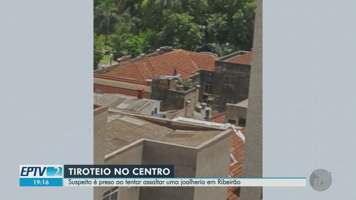 Un employé de bijouterie visé par un voleur dans le centre de Ribeirão Preto a tenté de se cacher sur le toit ;  vidéo |  Ribeirao Preto et Franca