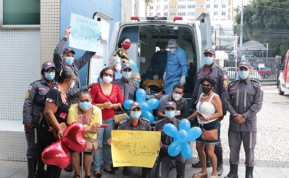 Recepção foi feita por colegas da corporação, em Salvador. Familiares também estiveram presente.  — Foto: 12° Grupamento de Bombeiros Militar (GBM) / SALVAR