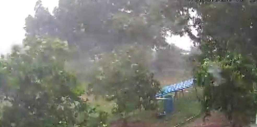 Chuva de granizo atinge cidades do interior da Bahia — Foto: Reprodução/TV Bahia