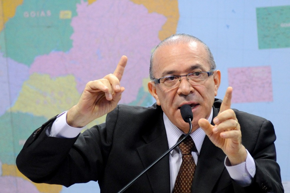 Padilha diz que como novo aumento de imposto é impossível, resta o aumento do déficit