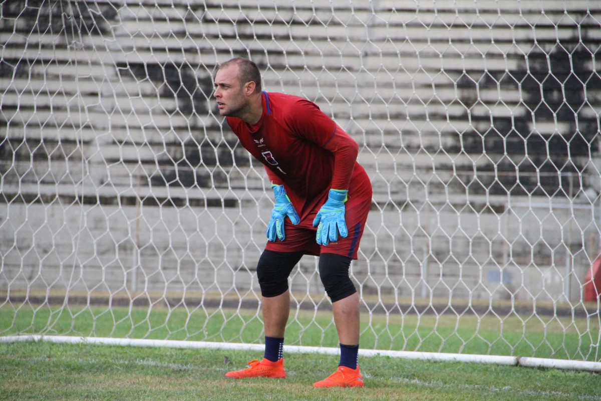 Cianorte x Paraná Clube: Maurílio Silva mantém só Renan ...