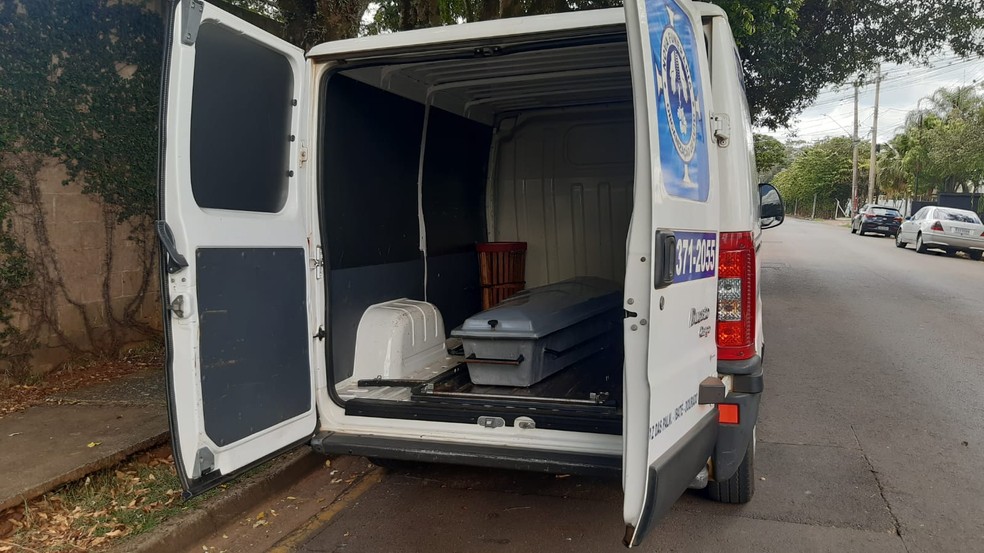 Corpo em estado de putrefação é encontrado em terreno de São Carlos — Foto: Joice Starcke/CBN São Carlos