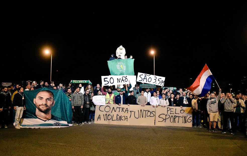 Torcedores do Sporting se manifestam contra agressões de organizadas (Foto: Reprodução/Twitter)
