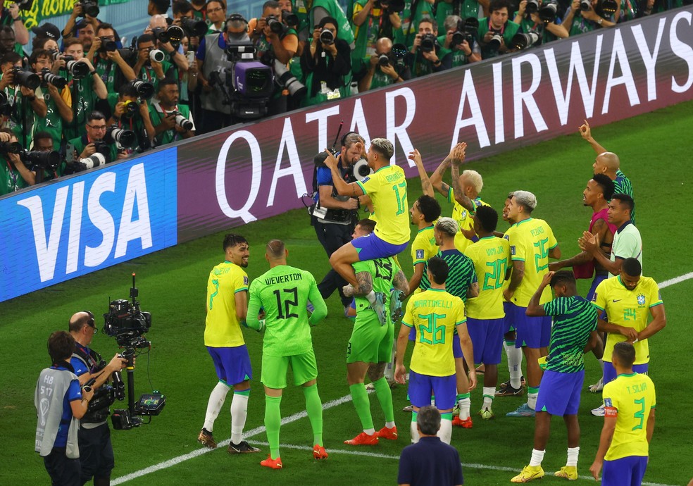 Brasil comemora classificação para as quartas de final  — Foto: REUTERS/Paul Childs