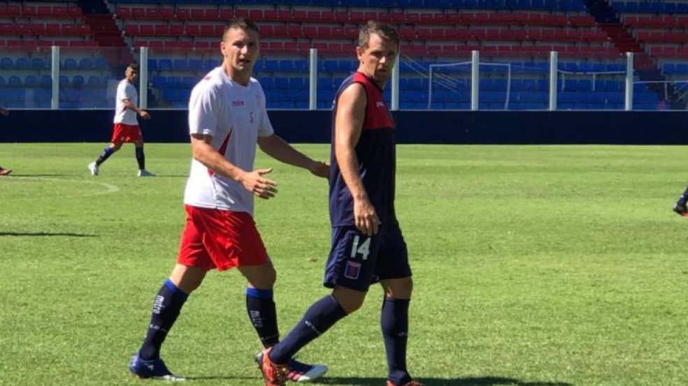 Montillo durante o amistoso com o Morón (Foto: Site oficial do Tigre)