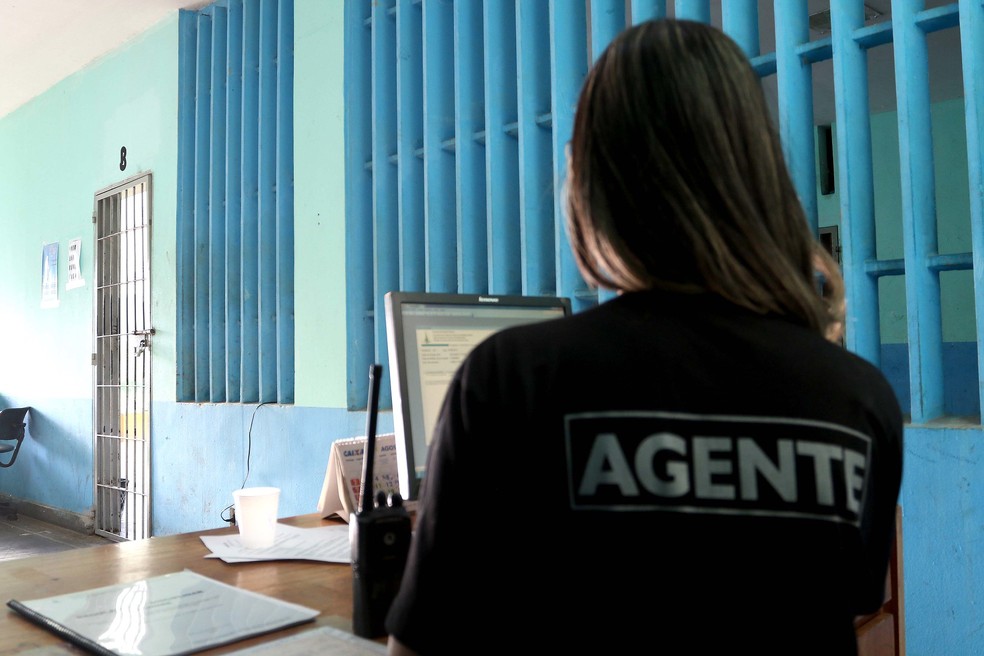Agente socioeducativo na Unidade de Internação do Recanto das Emas, no DF — Foto: Andre Borges/Agência Brasília