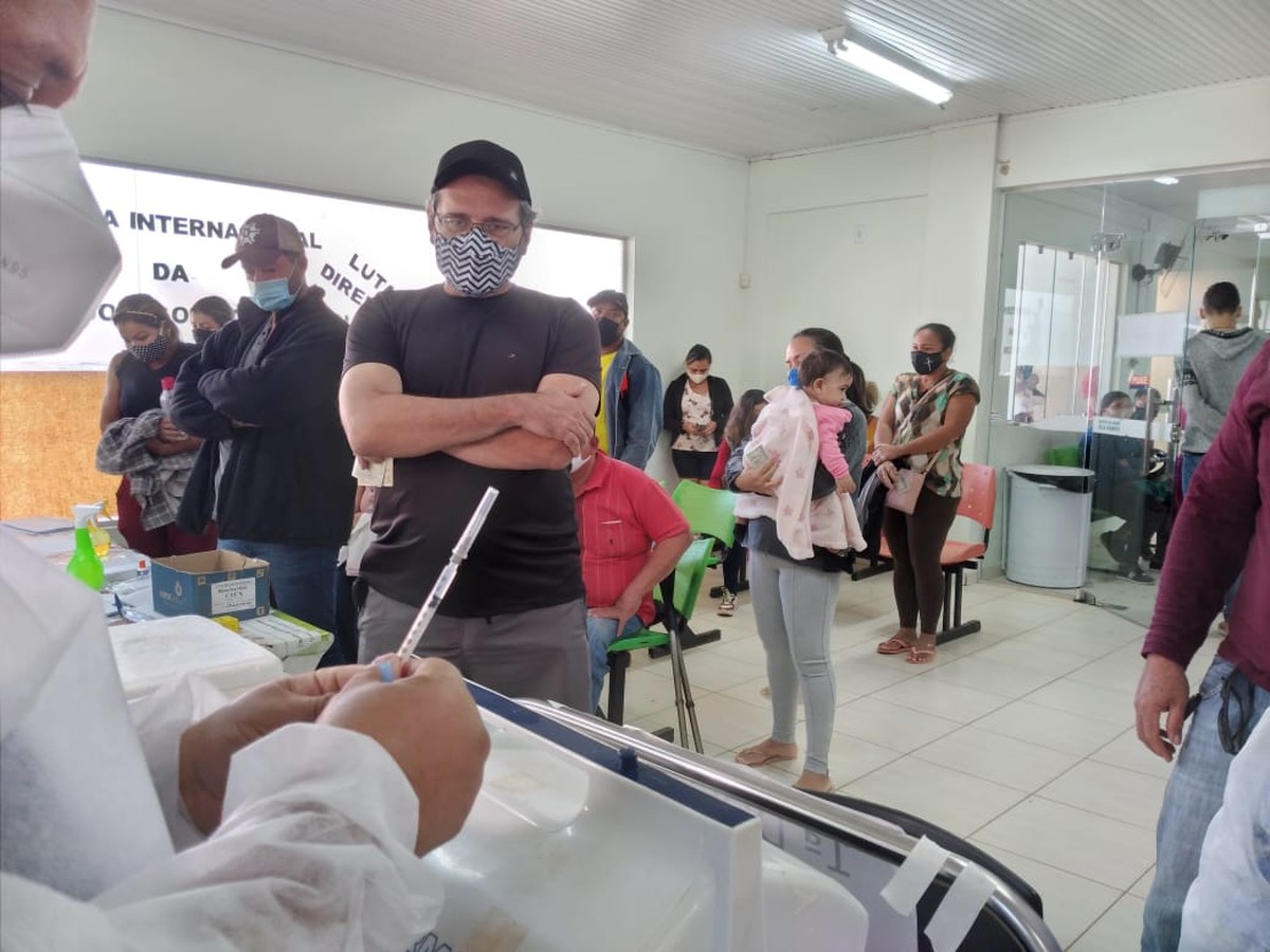 Após três dias, Saúde volta aplicar 1ª dose de vacina contra a Covid-19 em Rio Branco - Vimarsana News