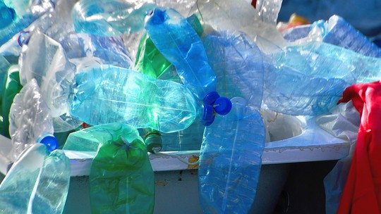 Reunião em Paris debate diretrizes de tratado contra poluição com plástico