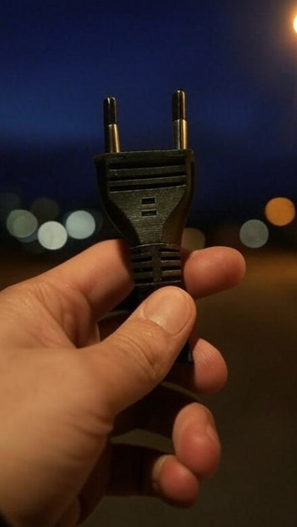 Acabou a luz? Então CORRE para tirar esses eletros da tomada!