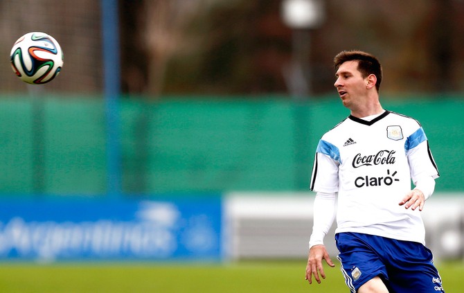 [COPA 2014]Argentina recebe Trinidad com Messi de chip trocado para voltar a brilhar