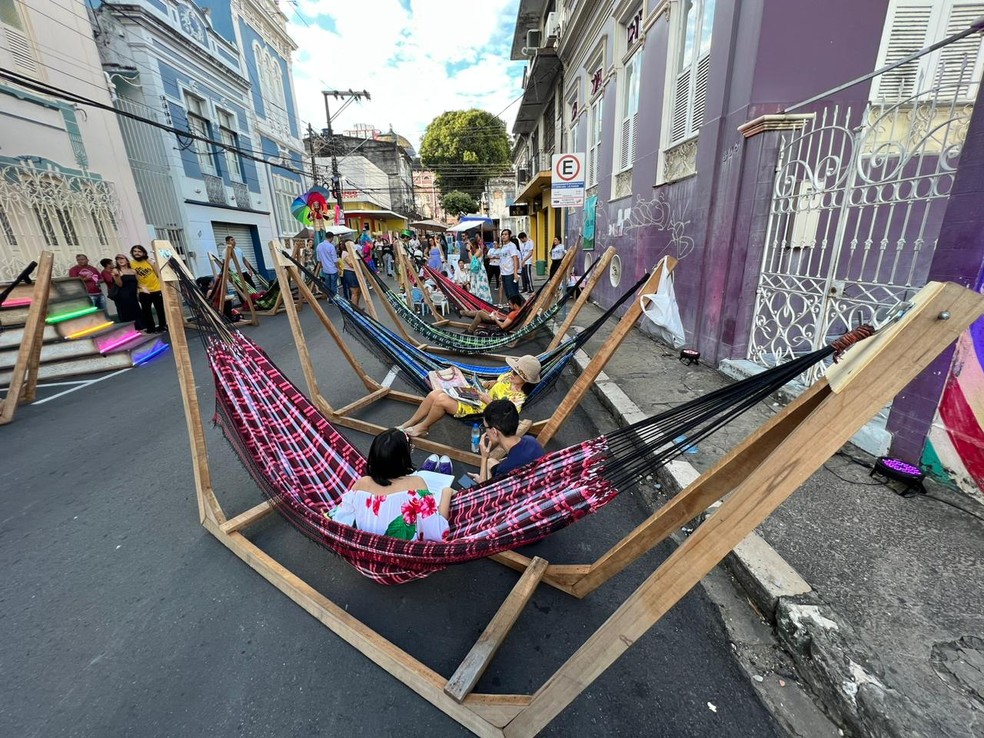 Festival Literário do Centro (Flic) celebra Dia do Livro com redes em rua do Centro de Manaus  — Foto: Bruno Mazieri/Casarão de Ideias