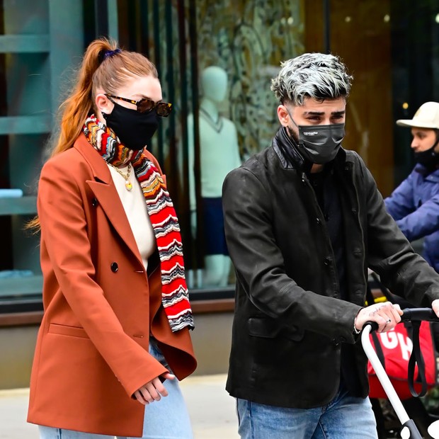 NEW YORK, NY - MARCH 25:  Gigi Hadid and  Zayn Malik are seen walking in SoHo on March 25, 2021 in New York City.  (Photo by Raymond Hall/GC Images) (Foto: GC Images)