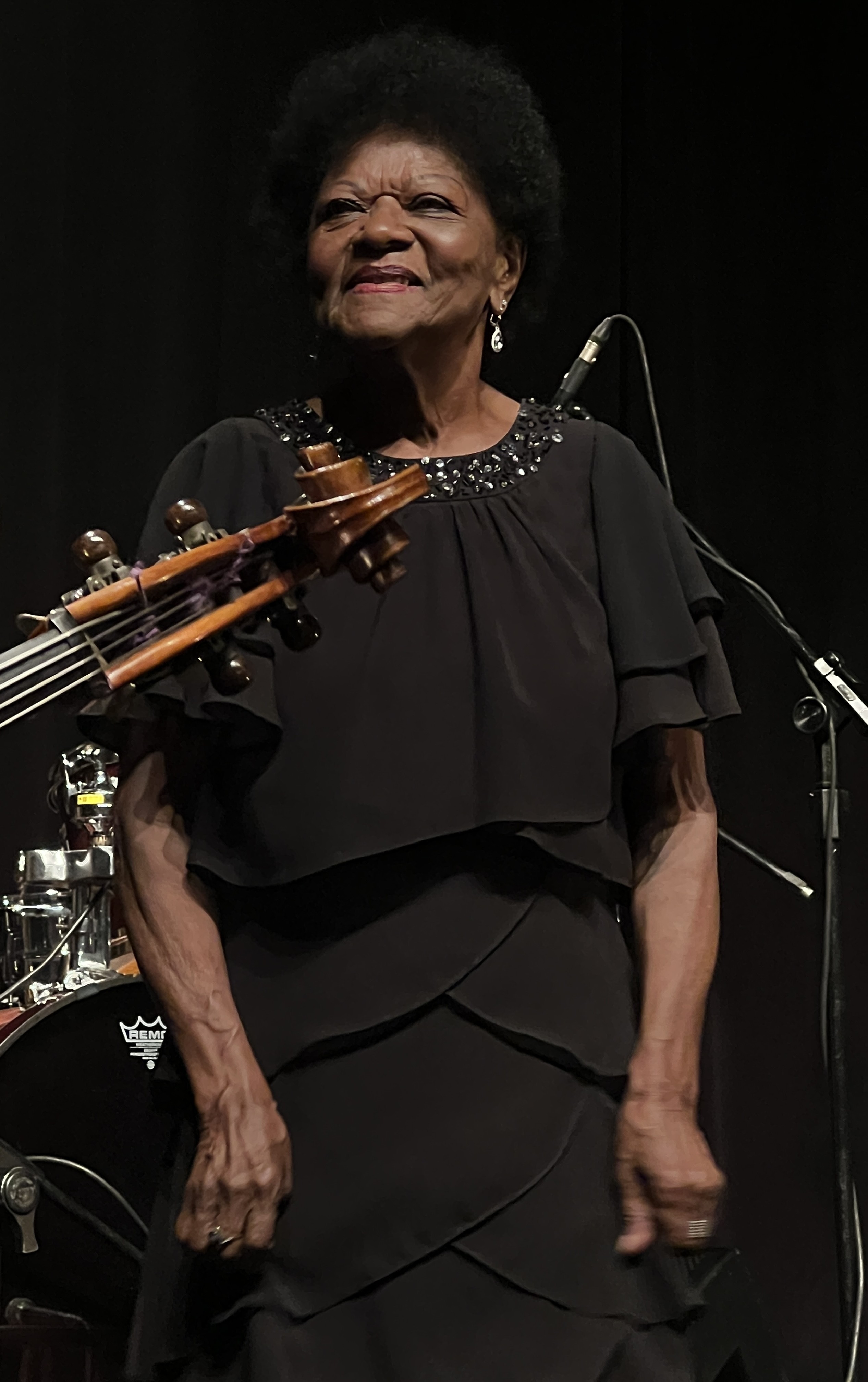 Aos 87 anos, Alaíde Costa vive nova aurora da vida de artista no show 'O que meus calos dizem sobre mim'