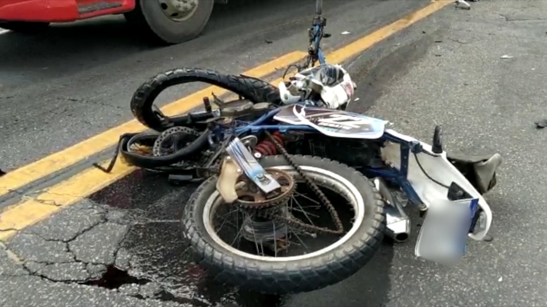 Motociclista morre após bater de frente com carro na BR-101, em São Mateus, ES