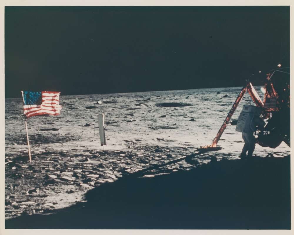 A única fotografia de Neil Armstrong na Lua (Foto:  BuzzAldrin/Christies)