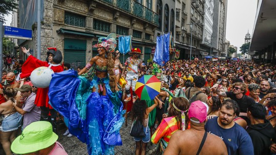 Como aproveitar o carnaval de rua no Rio sem passar perrengue nos blocos; confira as dicas