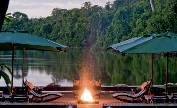 Fim de tarde no deck flutuante do Cristalino Lodge, em Mato Grosso (Foto: Divulgação)