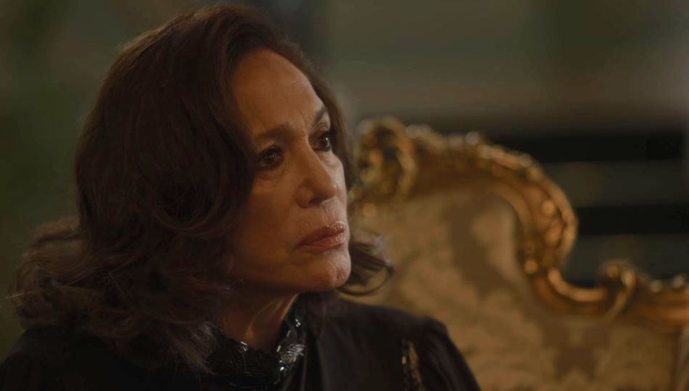 Lola é desprezada por Emília | vem por aí | Gshow