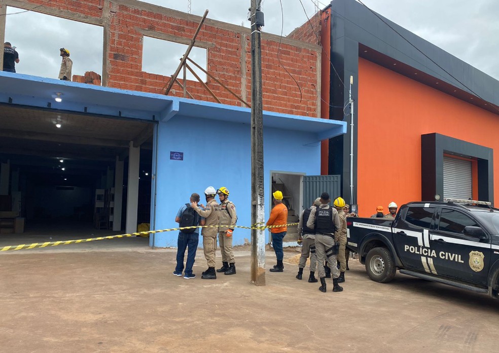Um morre e outro fica ferido após parede de construção desabar em Cruzeiro do Sul — Foto: Bruno Vinicius/Rede Amazônica Acre