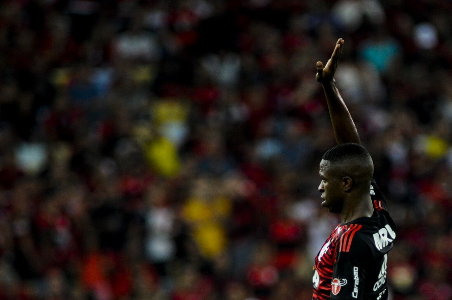 Flamengo se reapresenta com adeus de Vinicius, algumas perdas e cara nova