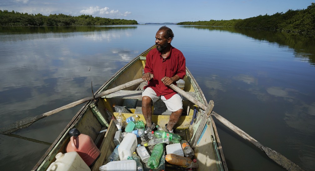 asomadetodosafetos.com - Pescadores se tornam 'catadores de rio' e sobrevivem coletando recicláveis