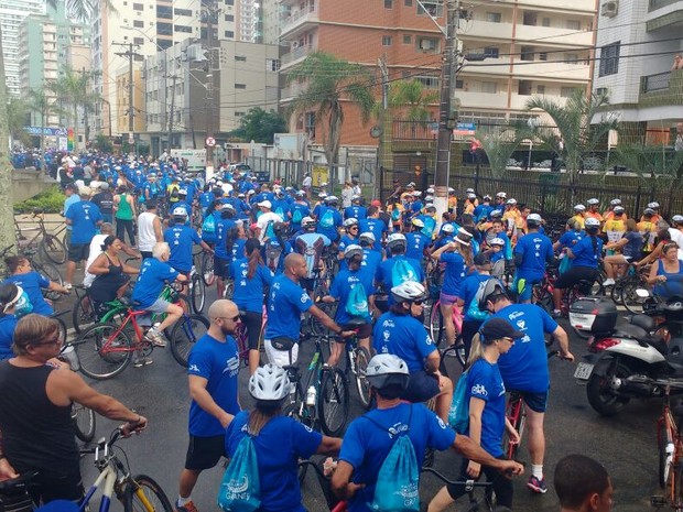 Centenas de pessoas participaram do passeio ciclístico em Praia Grande (Foto: Sidney Batista/Arquivo Pessoal )