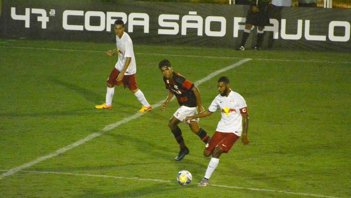 Zé Ricardo reprova 1º tempo, mas vê Fla melhor contra o RB após intervalo