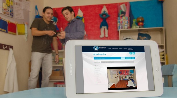 Os sócios Marcello Nascimento e Henrique Campos desenvolveram uma plataforma para escolas e petshops (Foto: Divulgação)