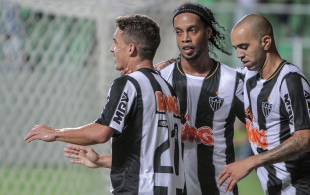 Neto Berola vence enquete de gol mais bonito; jogador fez de letra