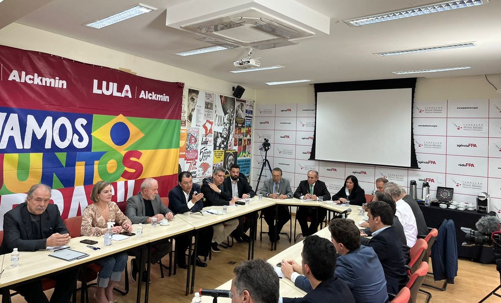 Reunião entre MDB e PT em São Paulo pelo apoio à candidatura de Lula na Presidência já no primeiro turno — Foto: Patrícia Figueiredo/g1