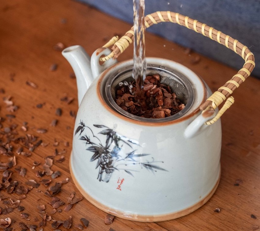 Receita de chá de menta com chocolate fica pronta em apenas 10 minutos (Foto: Maz Vellon / Divulgação)