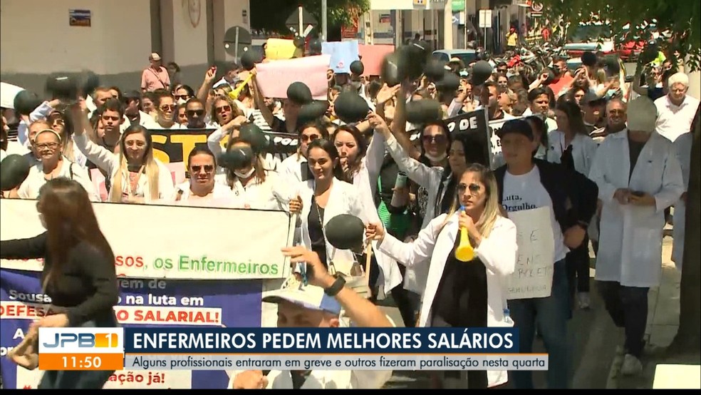 Em Sousa, o protesto dos enfermeiros aconteceu no centro da cidade. — Foto: Reprodução Tv Cabo Branco