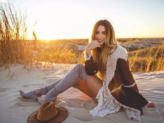 A cantora Kylie Rae Harris, de 30 anos, morreu ao se envolver em um acidente com outros dois carros em uma estrada no estado de Novo México, nos Estados Unidos (Foto: Reprodução/Instagram)