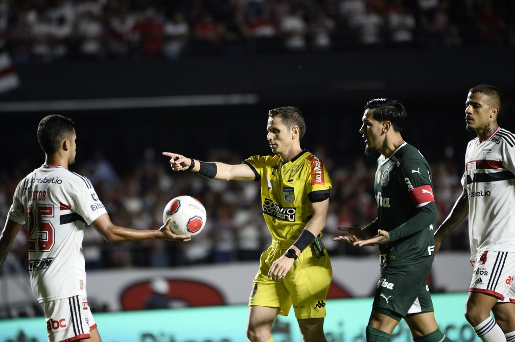 Especialista em arbitragem diz que pênalti para o São Paulo foi bem marcado