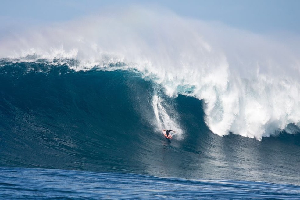 Pedro Scooby deixou a família tensa com a previsão do swell de grandes proporções na ilha havaiana de Maui (Foto: Fred Pomermayer)