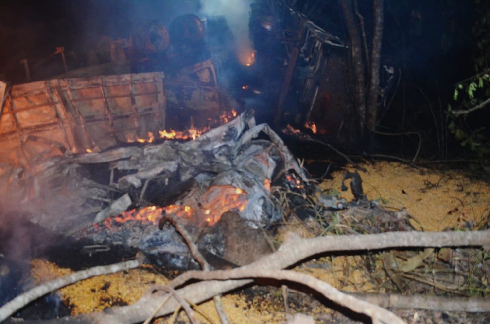 Carretas pegaram fogo e motorista morreu carbonizado em Terra Nova do Norte — Foto: Divulgação