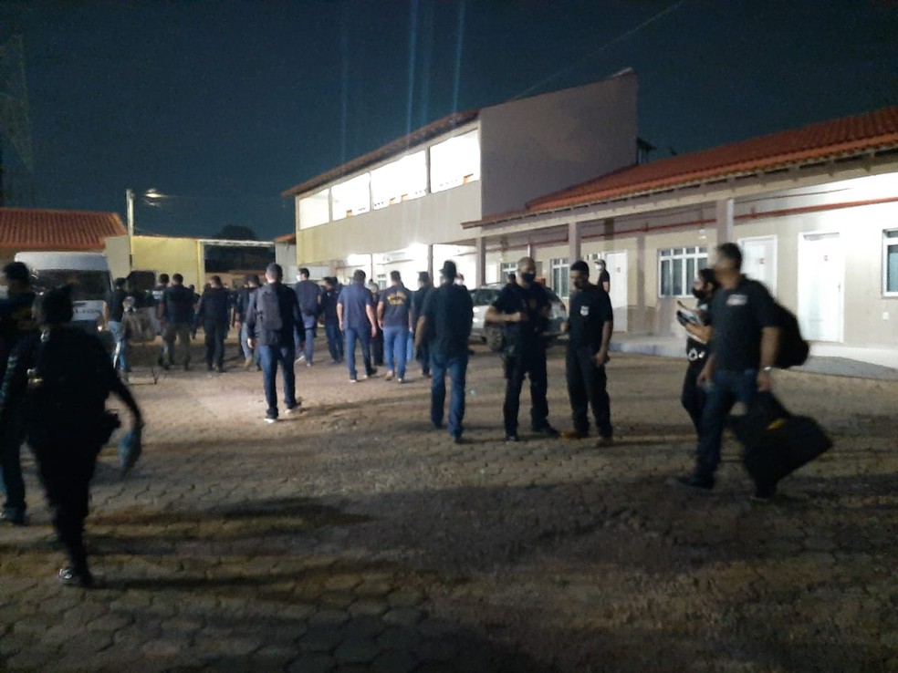 Policiais civis durante ações da Operação Pilhagem em Porto Velho  — Foto: Diêgo Holanda/G1 