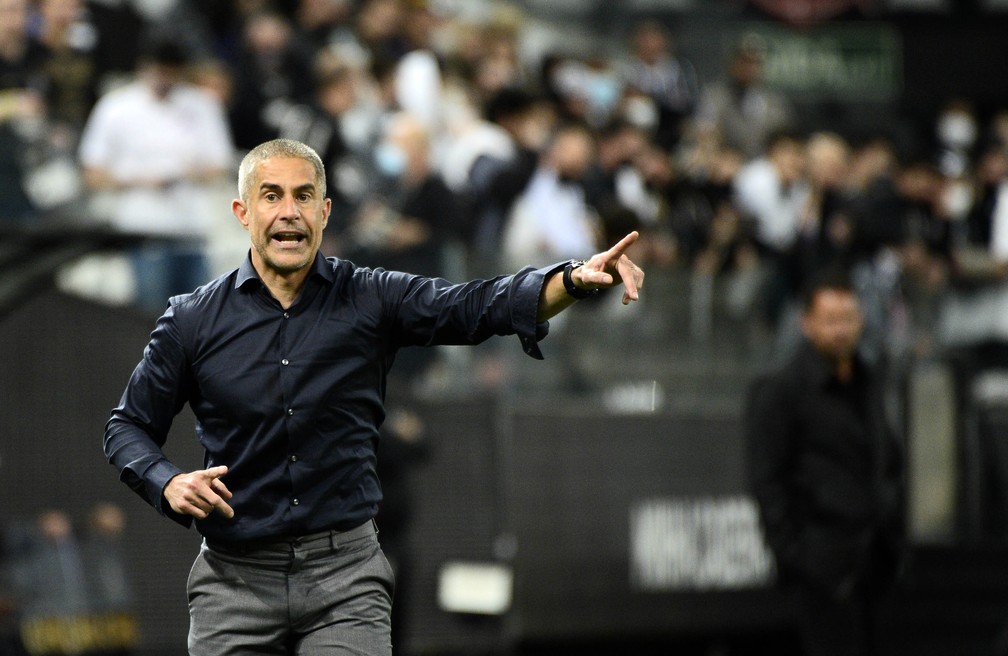 Sylvinho repete sequência invicta de Manicni no Corinthians e mira definição no G-4