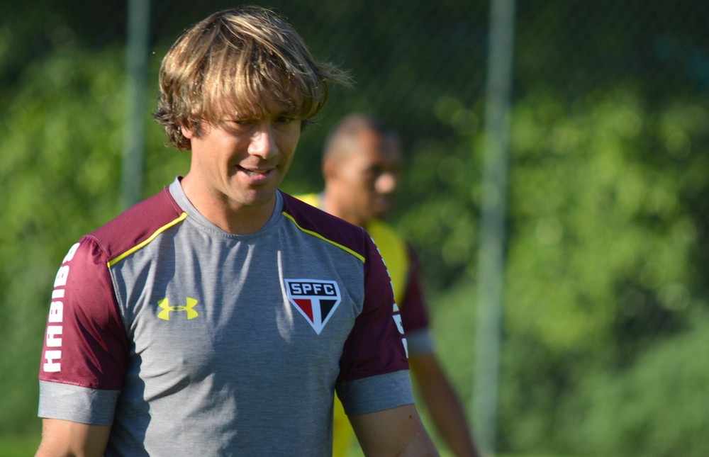 São Paulo terá de fazer revezamento de estrangeiros se Lugano renovar