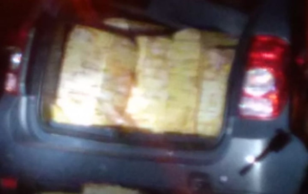 Polícia Rodoviária apreende grande quantidade de maconha em rodovia de Borborema  — Foto: Arquivo pessoal
