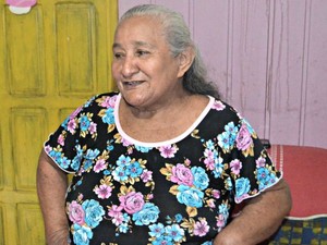 Dona Joana diz que quer dar entrada na aposentadoria  (Foto: Adelcimar Carvalho/G1)
