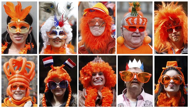 Montagem mostra holandeses exibindo seus modelitos curiosos durante o Dia da Rainha (Foto: Cris Toala Olivares/Reuters)