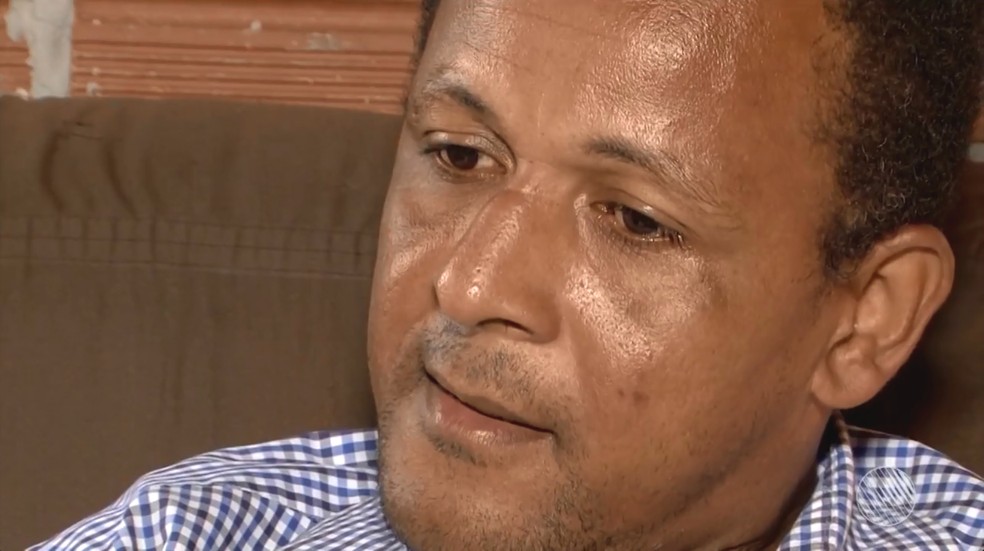 Caseiro José Márcio fez apelo emocionado por notícias dos meninos (Foto: Reprodução/TV Santa Cruz)