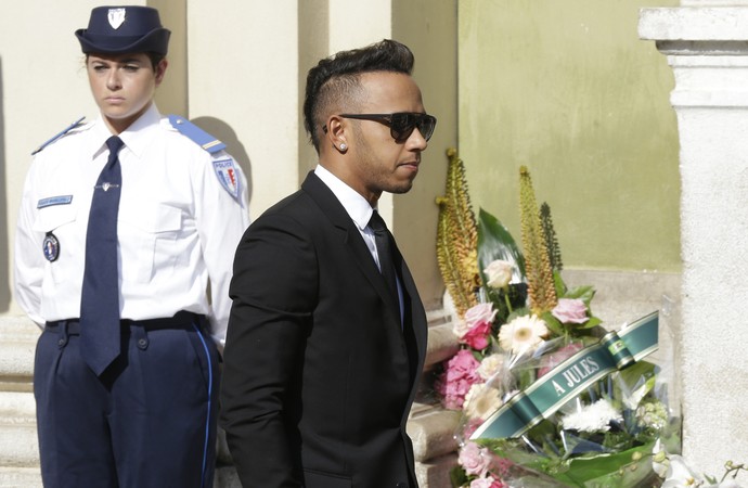 Jules Bianchi funeral Lewis Hamilton - AP (Foto: AP)