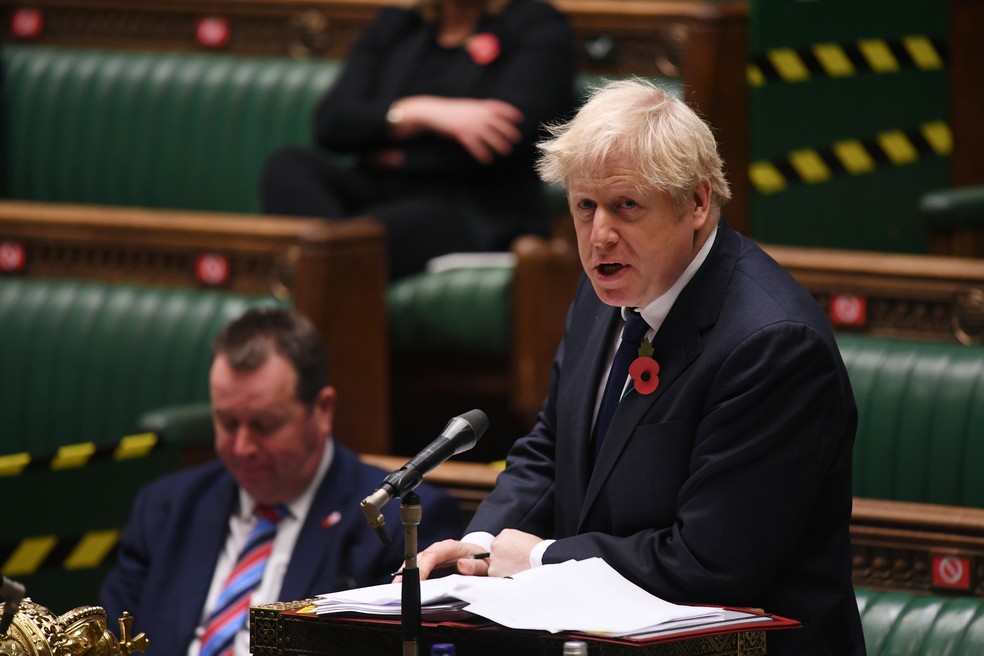 O primeiro-ministro do Reino Unido, Boris Johnson, durante sessão no Parlamento — Foto: Parlamento britânico via Reuters