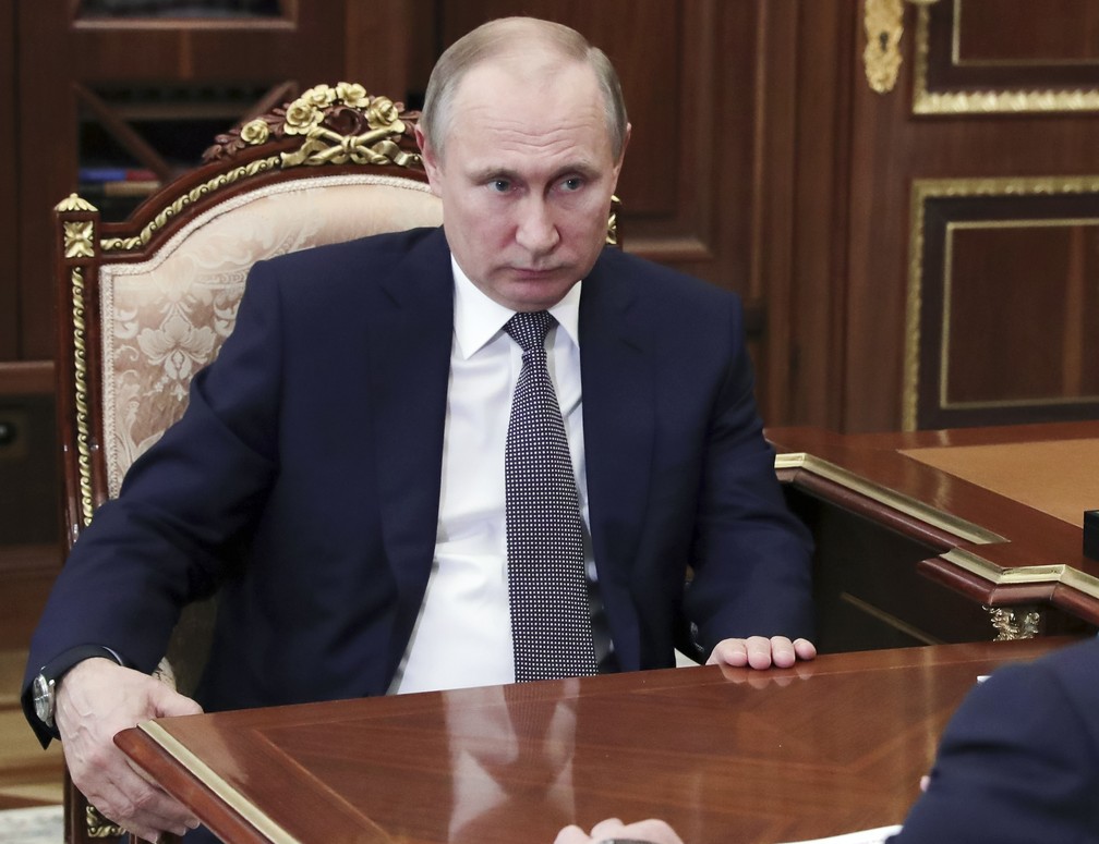 Presidente russo Vladimir Putin disse que a ação ajuda terroristas e piora crise na Síria (Foto: Mikhail Klimentyev, Sputnik, Kremlin Pool Photo via AP)
