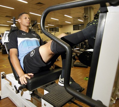 Fernandes trabalha para se recuperar de uma lesão no joelho esquerdo (Foto: Vitor Silva / SSPress) Fernandes trabalha para se recuperar de uma lesão no joelho esquerdo (Foto: Vitor Silva / SSPress)