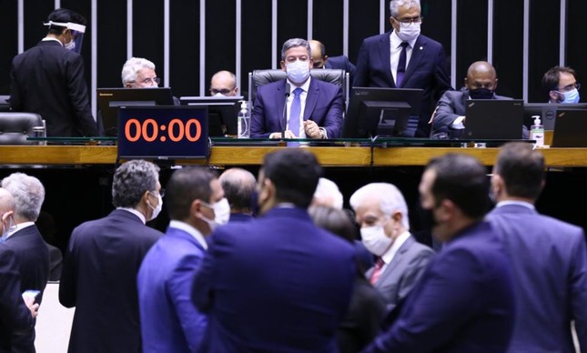 O presidente da Câmara, Arthur Lira, durante a votação do voto impresso no plenário