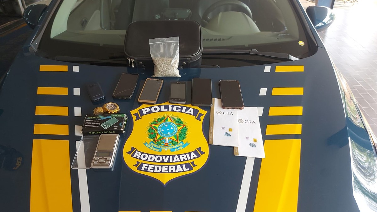 PRF prende quadrilha em Oliveira e recupera diamantes avaliados em R$ 1 milhão que foram roubados em Montes Claros